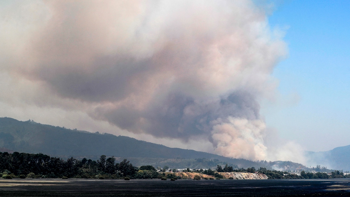 Declararon estado de catástrofe por los incendios: hay al menos 13 muertos en Chile